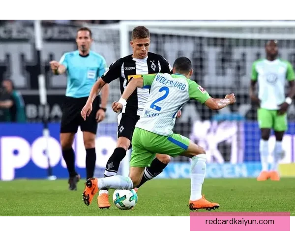 门兴边路速度表现稳健，近期对手防线压力增大