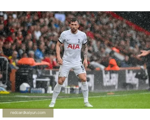 霍伊别尔在本赛季比赛强度持续保持高效表现，成为球队中场的重要支柱。